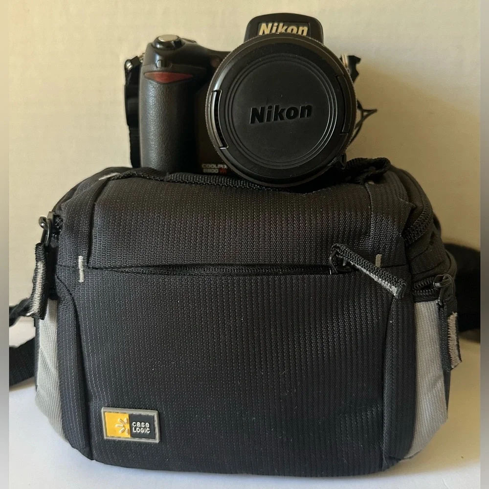 Nikon COOLPIX 8800 VR 8.0MP Digital Camera Black No Battery